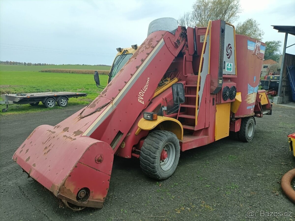 12m3 Italský samojízdný krmný vůz AGM WS12, jen 7900h - 4