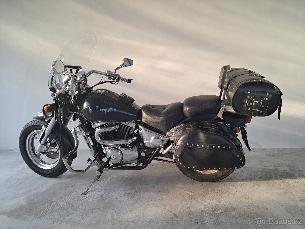 Suzuki VZ 800 Marauder - 4