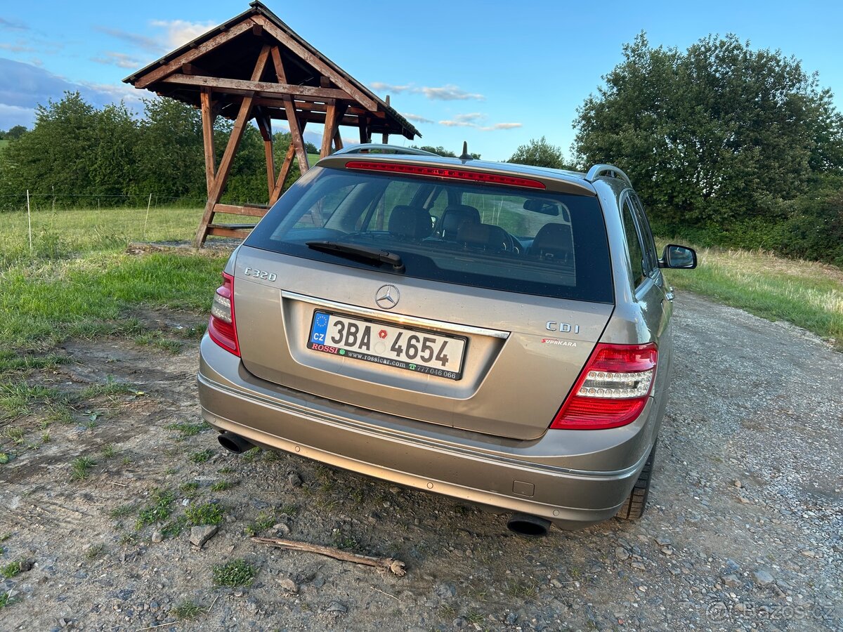 Mercedes-Benz W204 C320 CDI - 4
