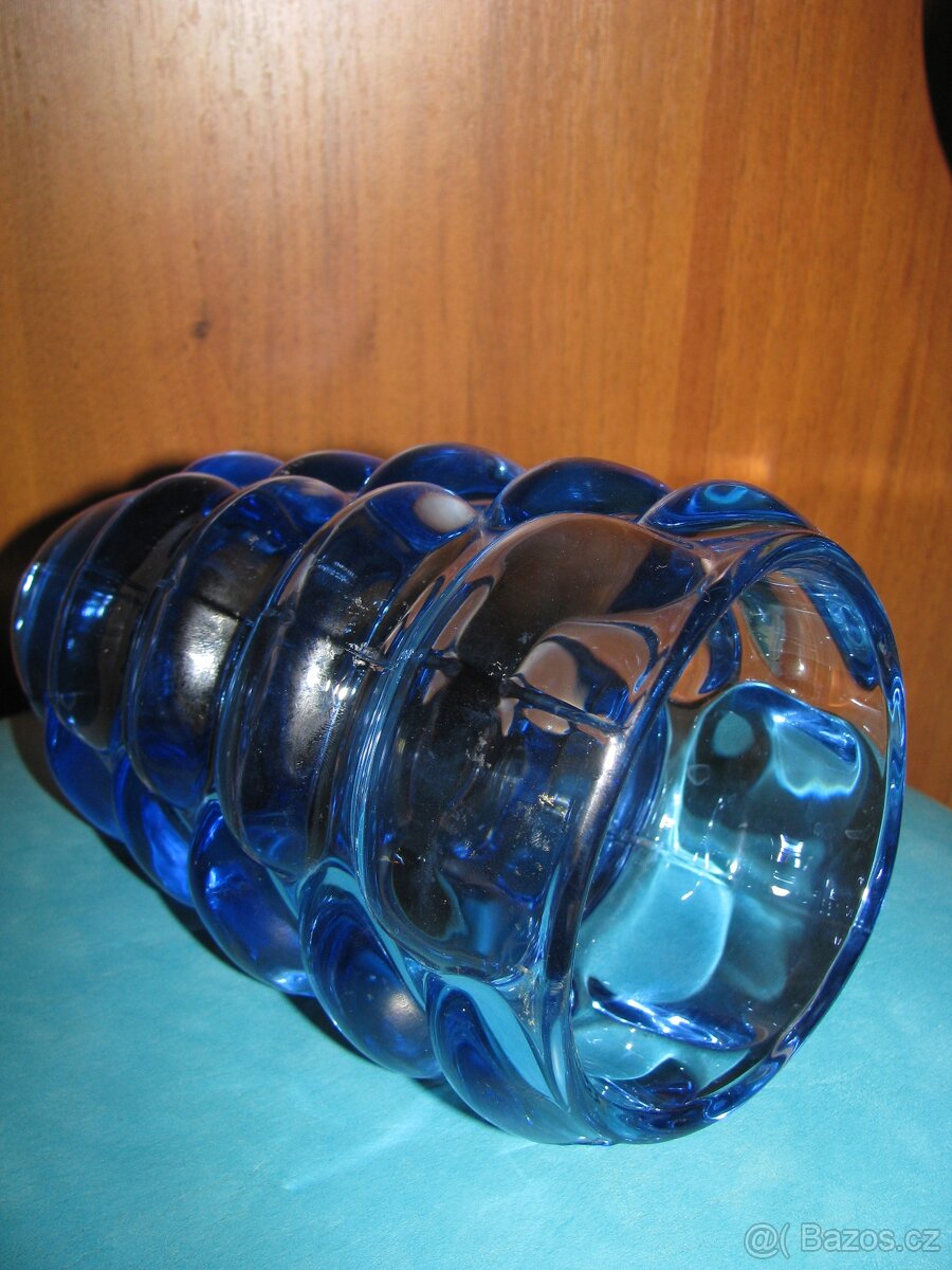 stará váza z modrého skla - Vladislav Urban - 4
