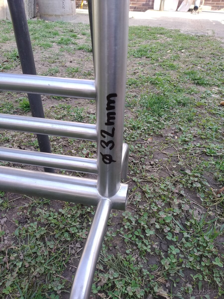 Žebřinový průtokový sušák na ručníky-radiátor. Nerez, INOX - 4