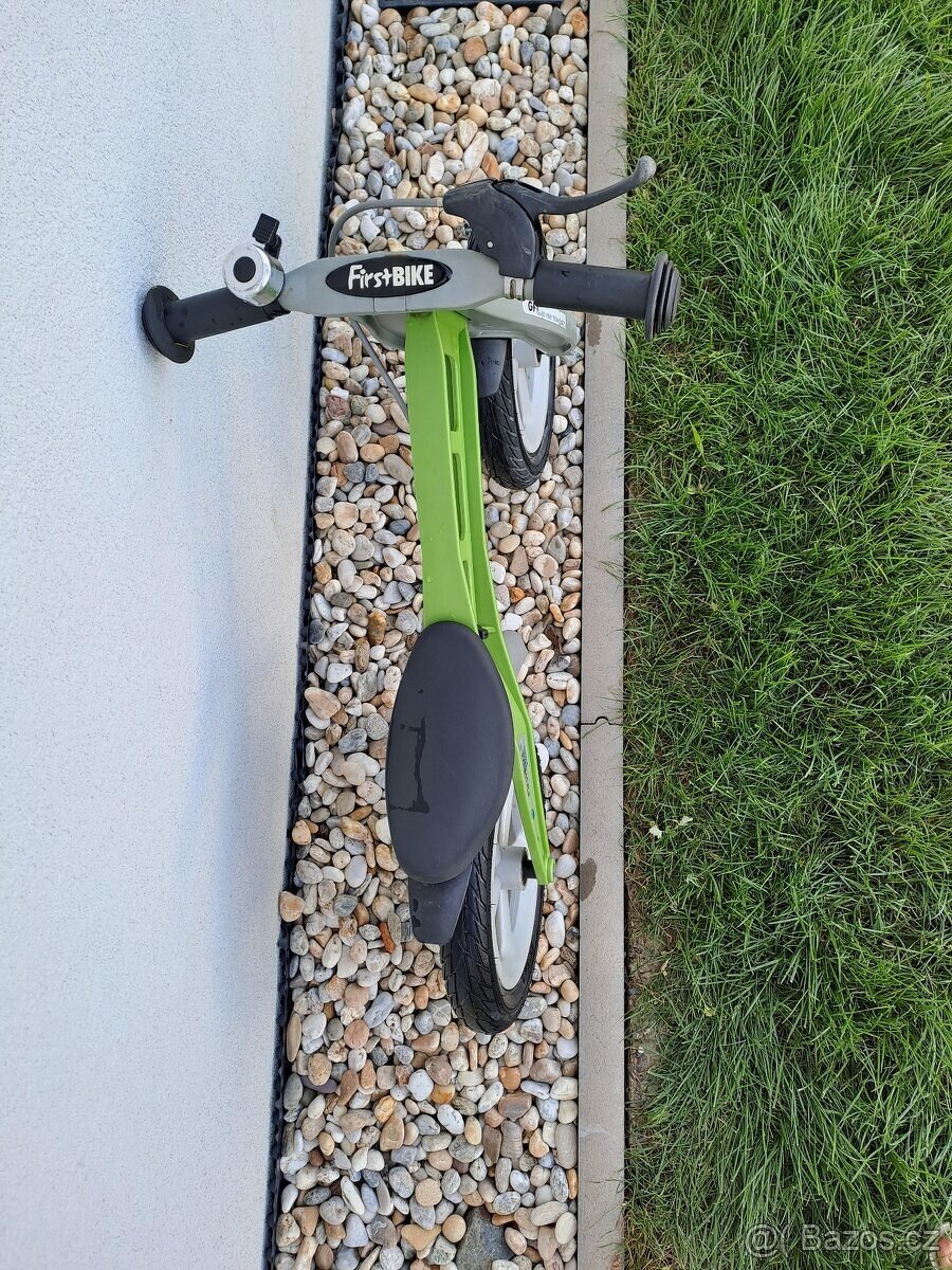 First bike Street se zvonkem a brzdou - zelené odrážedlo - 4