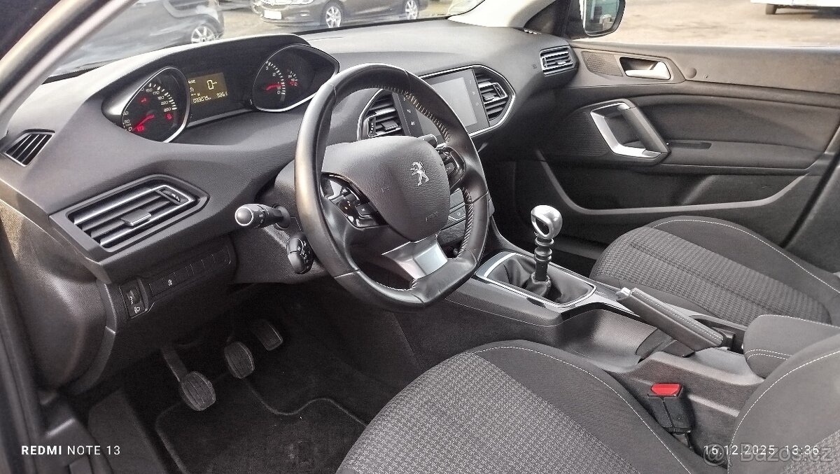 Peugeot 308 kombi 1.2 benzín, 2020 - 4