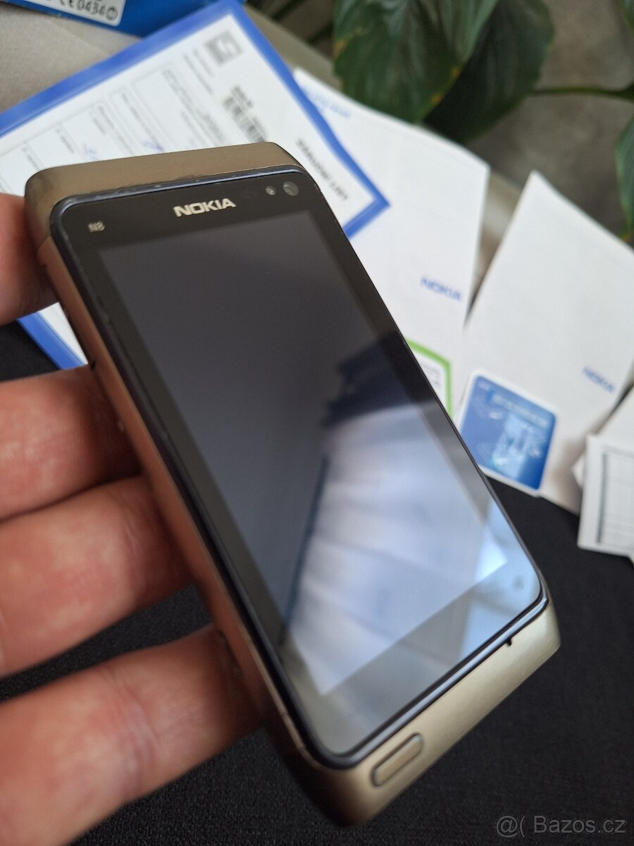 Nokia N8 Bronze .. komplet balení - 4