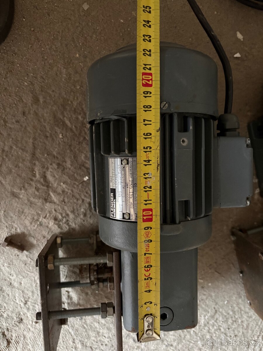 Elektromotor s převodovkou 3ks - 4