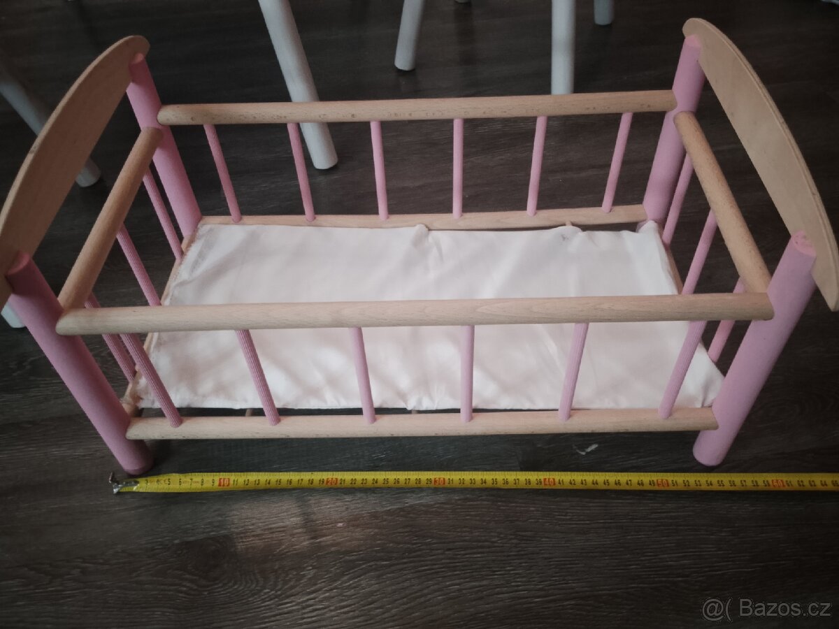 Stolek + 2 židle, postýlka pro panenky - 4