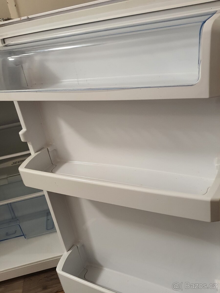 82cm značková lednice Beko s mrazákem - 4