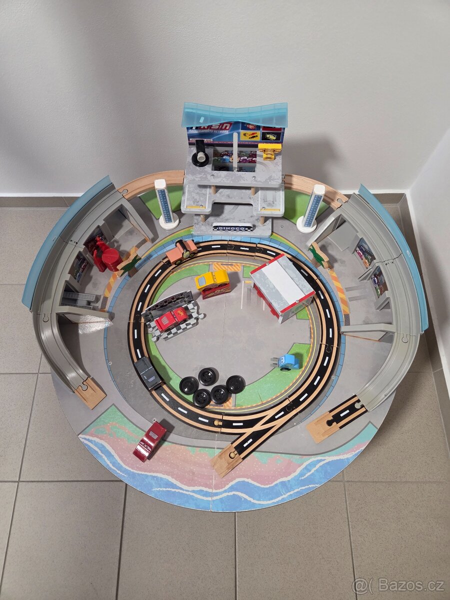 Dětský hrací stolek Blesk McQueen - 4