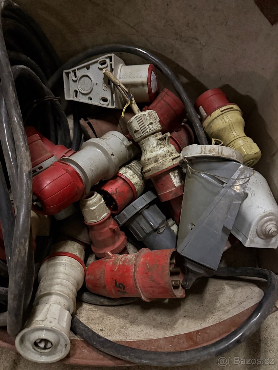 Zásuvky a kabely na třífázový - 4