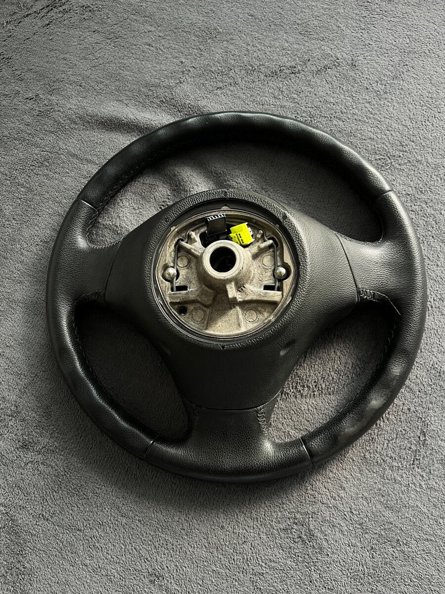 Volant Bmw E9X - 4
