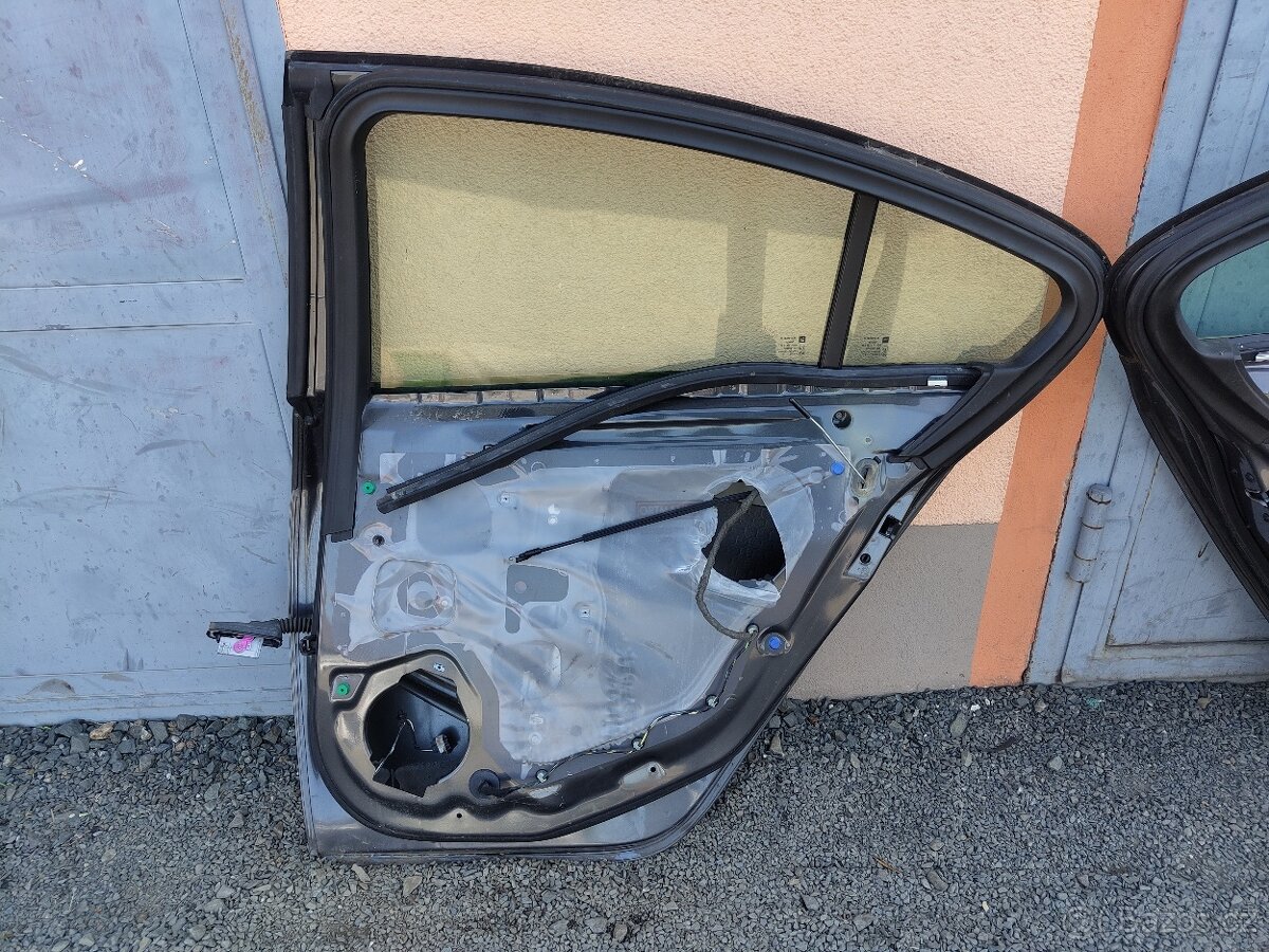 Dveře Insignia A - Z177 - sedan - 4