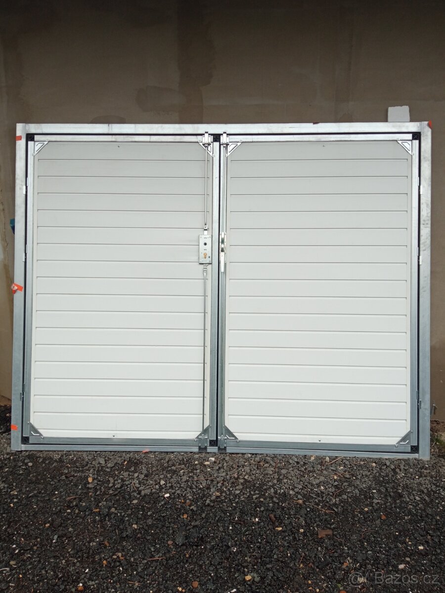 Garážová vrata 240 cm x200 cm - 4