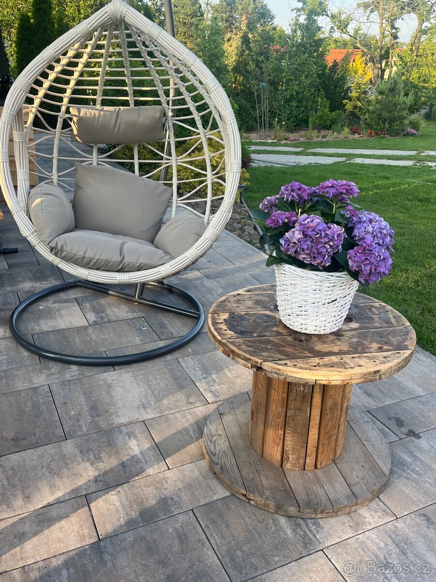 Stůl z parket, palet, zahradní stůl - 4
