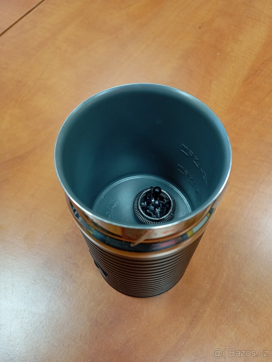 Napěňovač mléka Nespresso Aeroccino 3 - 4