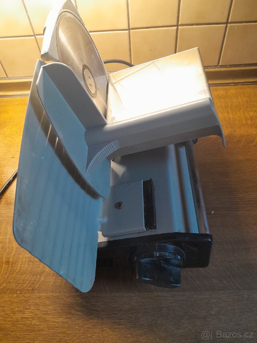 Elektrický kráječ Praktik - 4