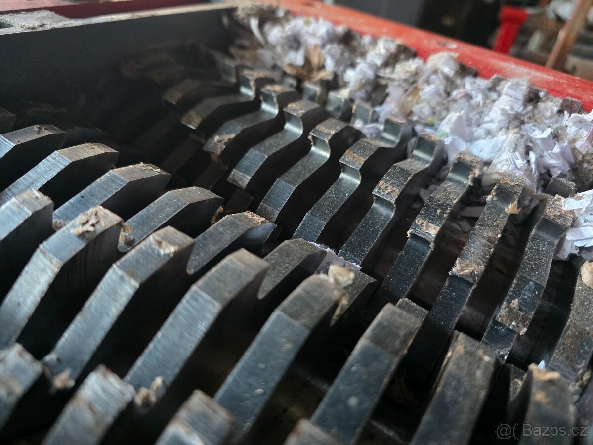 Dvourototovy drtič pomalubezny - 4