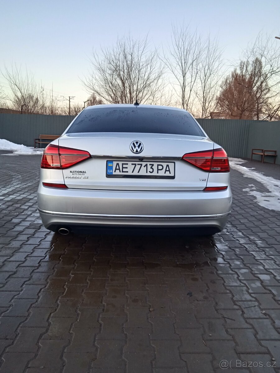 Volkswagen Passat - 4