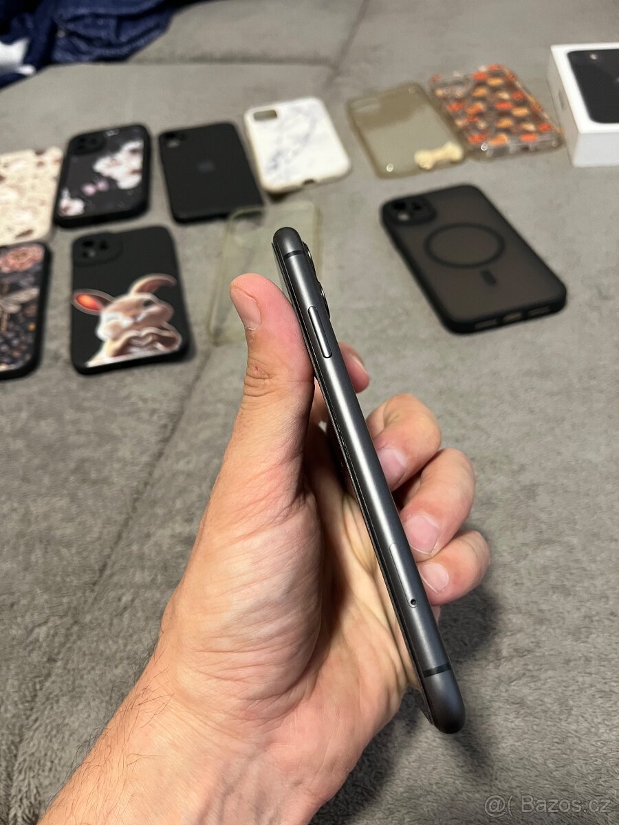 iPhone 11 64GB Black - 4