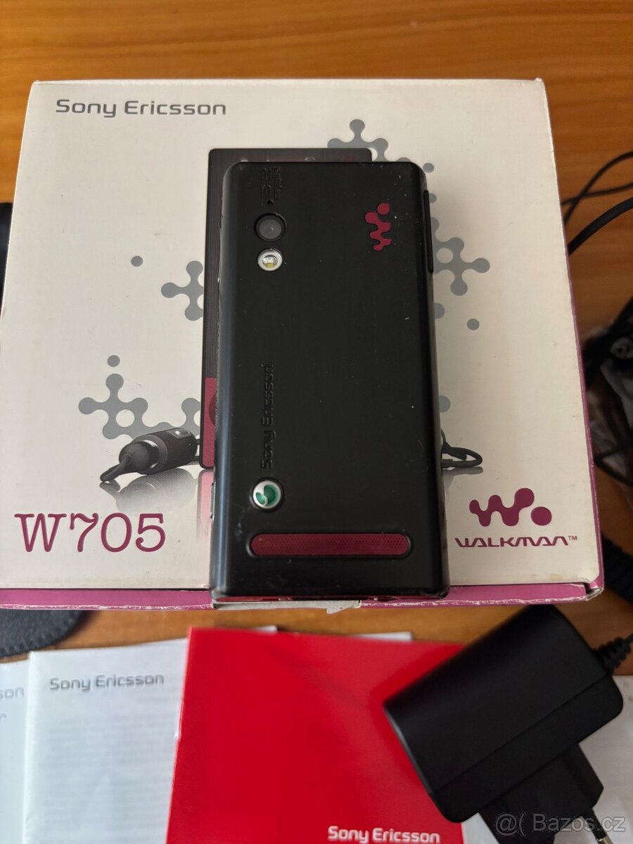 Sony Ericsson W705 - 4