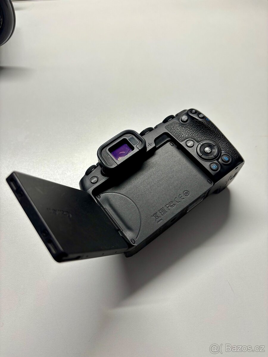 Canon EOS RP /full-frame, skvělý stav, 4 baterky + nabíječka - 4