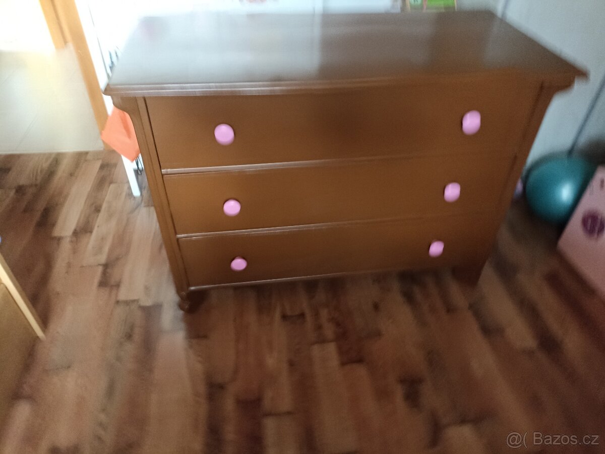 Dřevěná komoda - 4