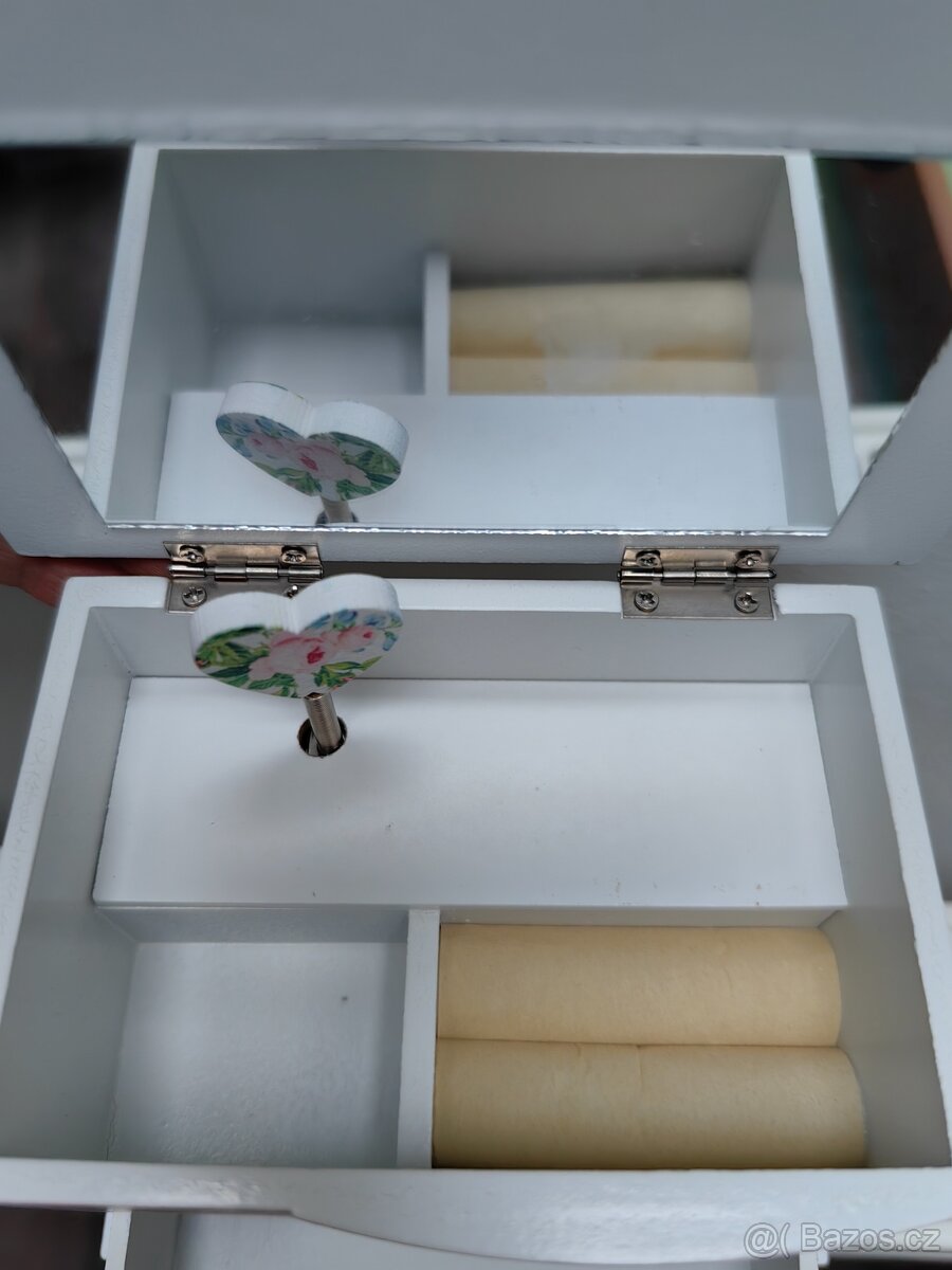 Malá hrací dřevěná šperkovnice - 4