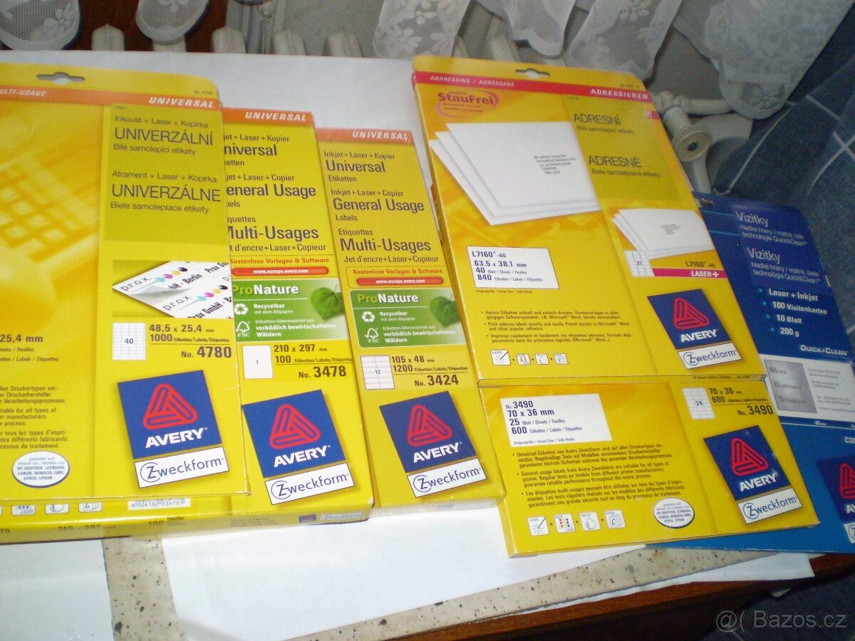 různé samolepící etikety (štítky) a papíry A4 - 4
