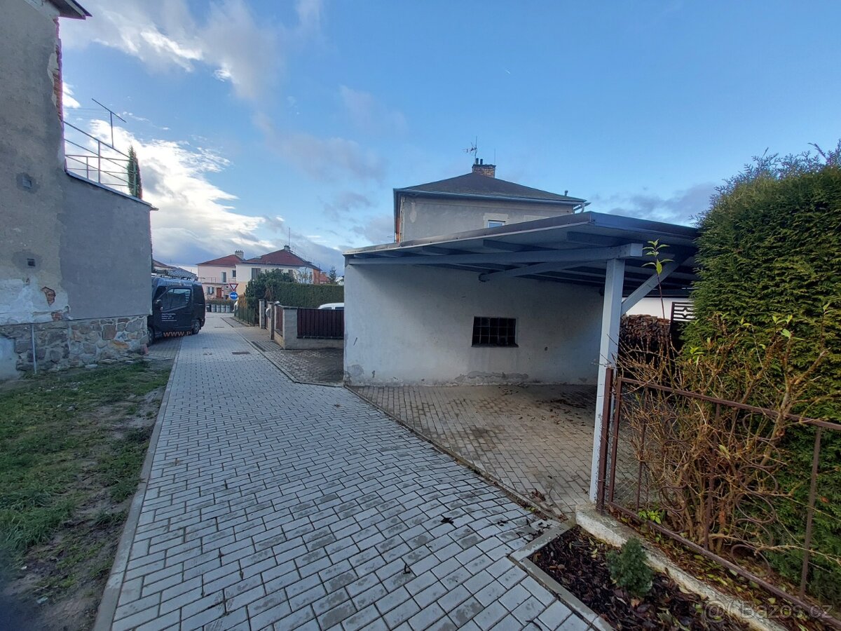 Zastřešené stání. - 4