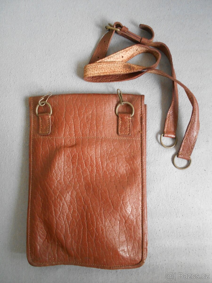 Stará, vojenská, kožená brašna. - 4