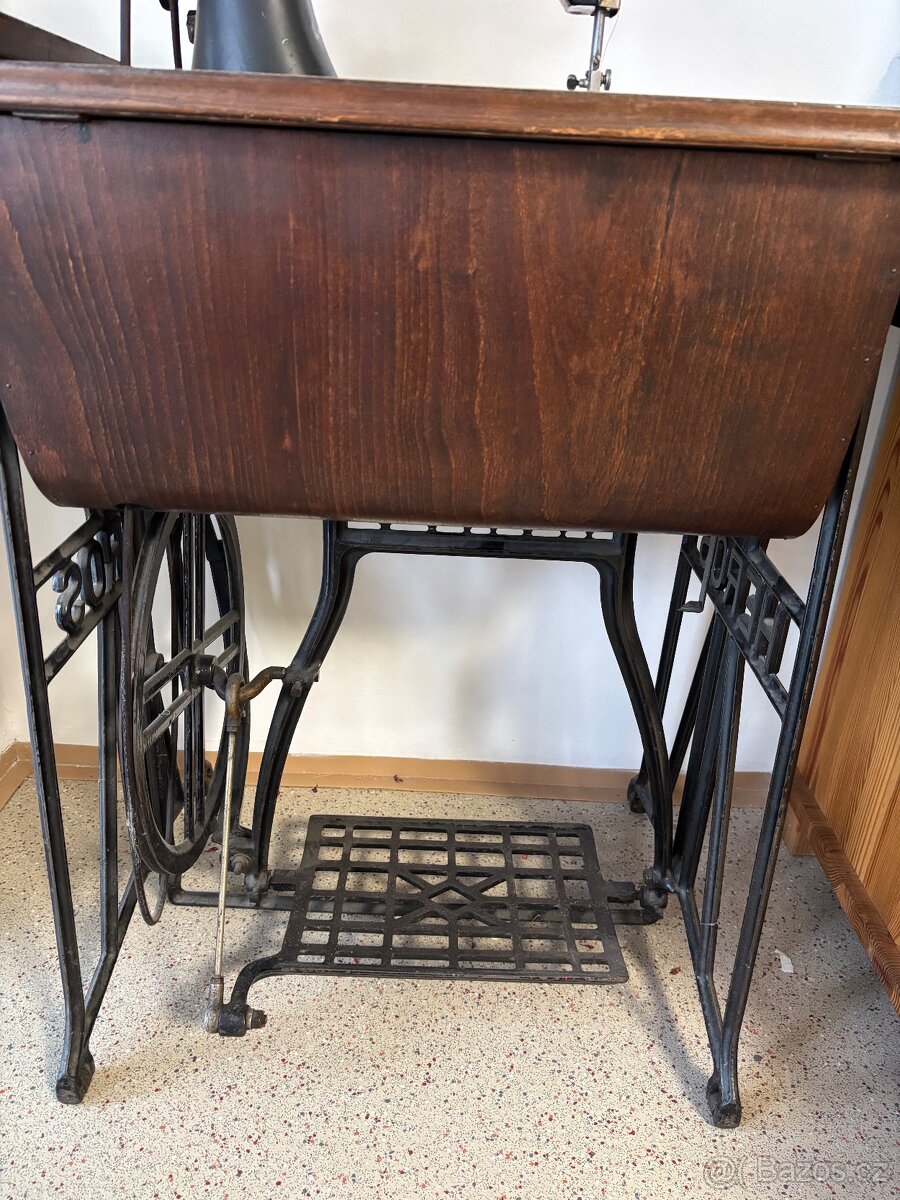 Šlapací šicí stroj Heros - 4