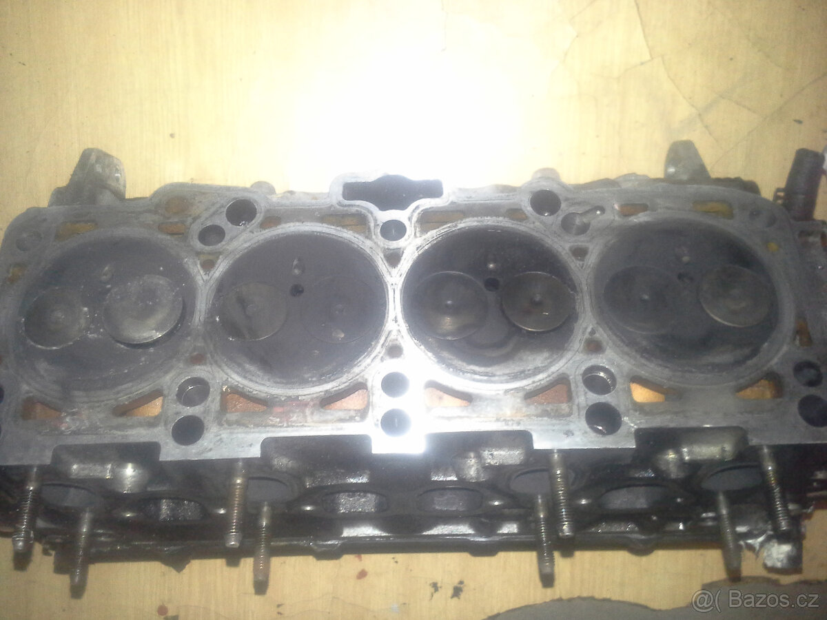 Hlava motoru 1.9 tdi PD - převložkované uložení vstřikovačů - 4