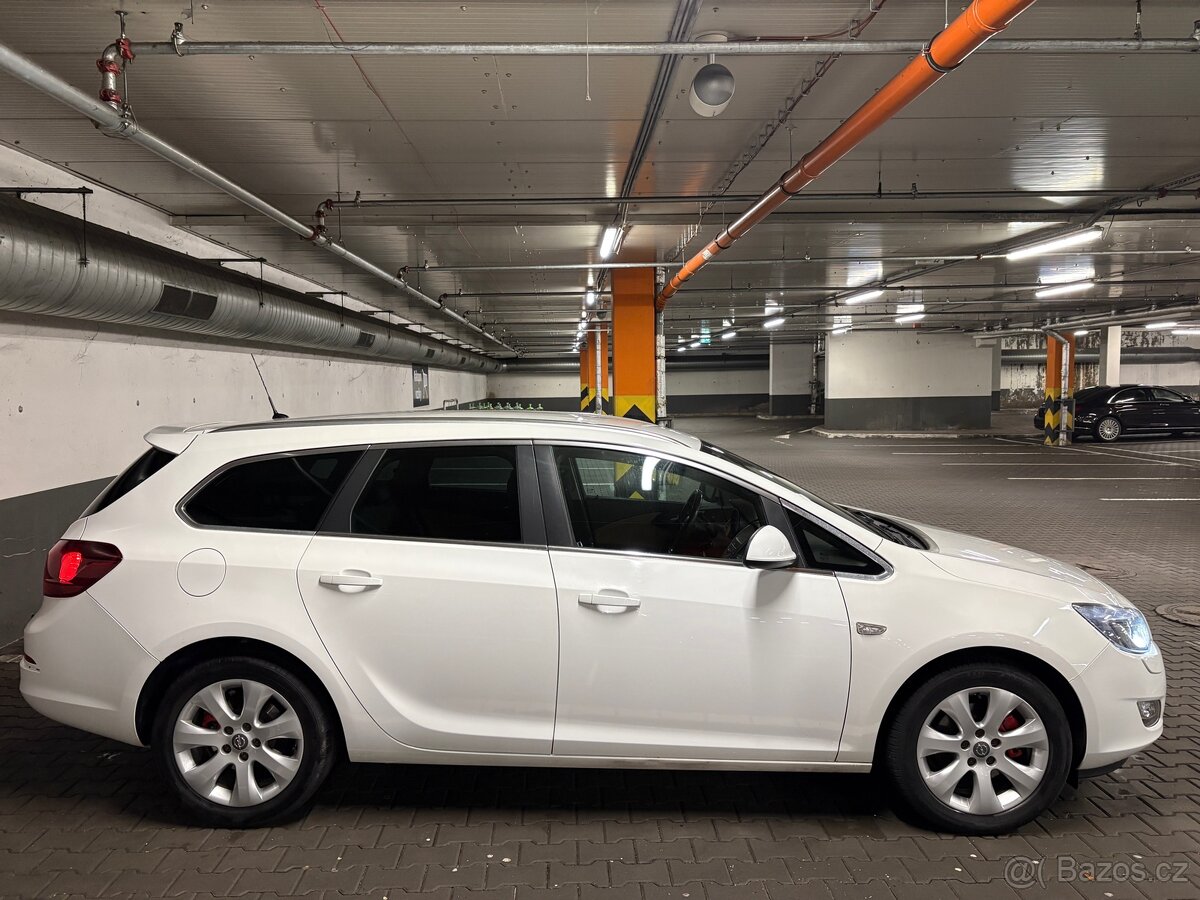 Opel Astra 1.7CDTI/92kw Xenony Výbava - 4