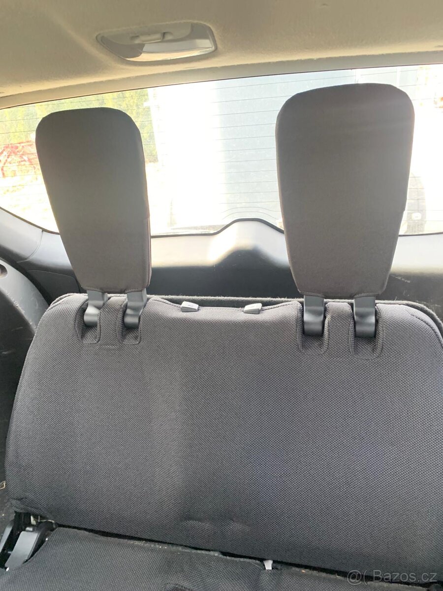 Auto s přívěsem na koně - 4