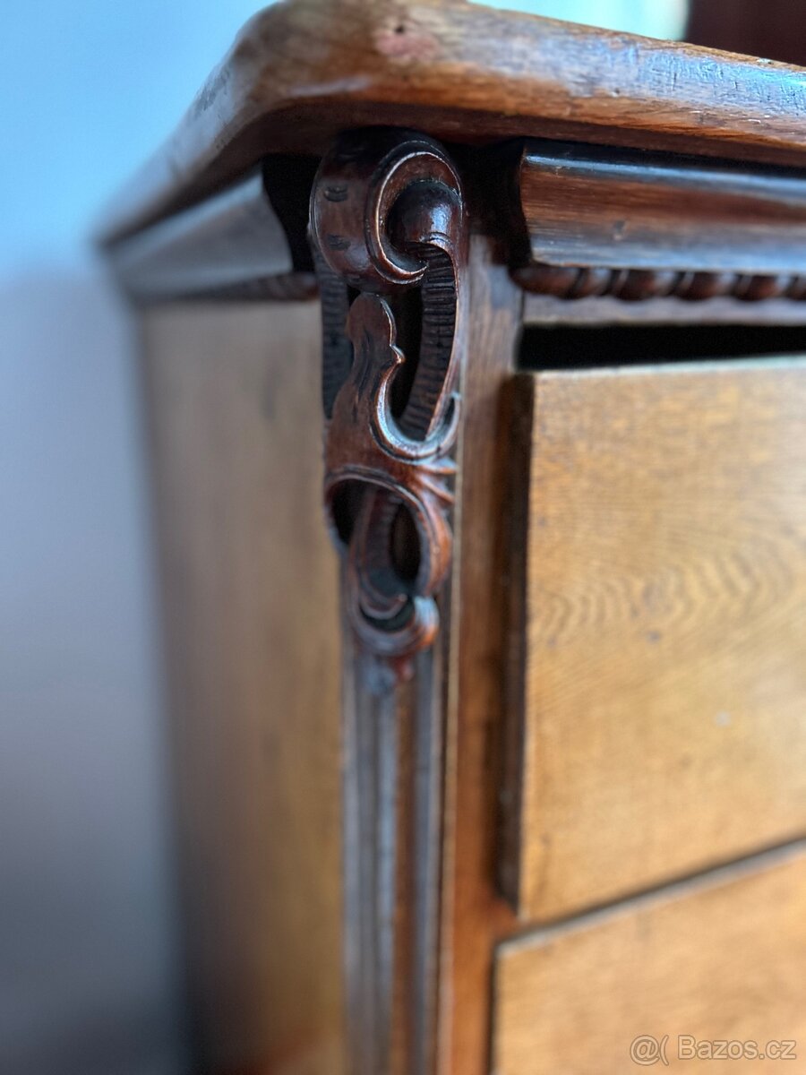Starožitná komoda - 4