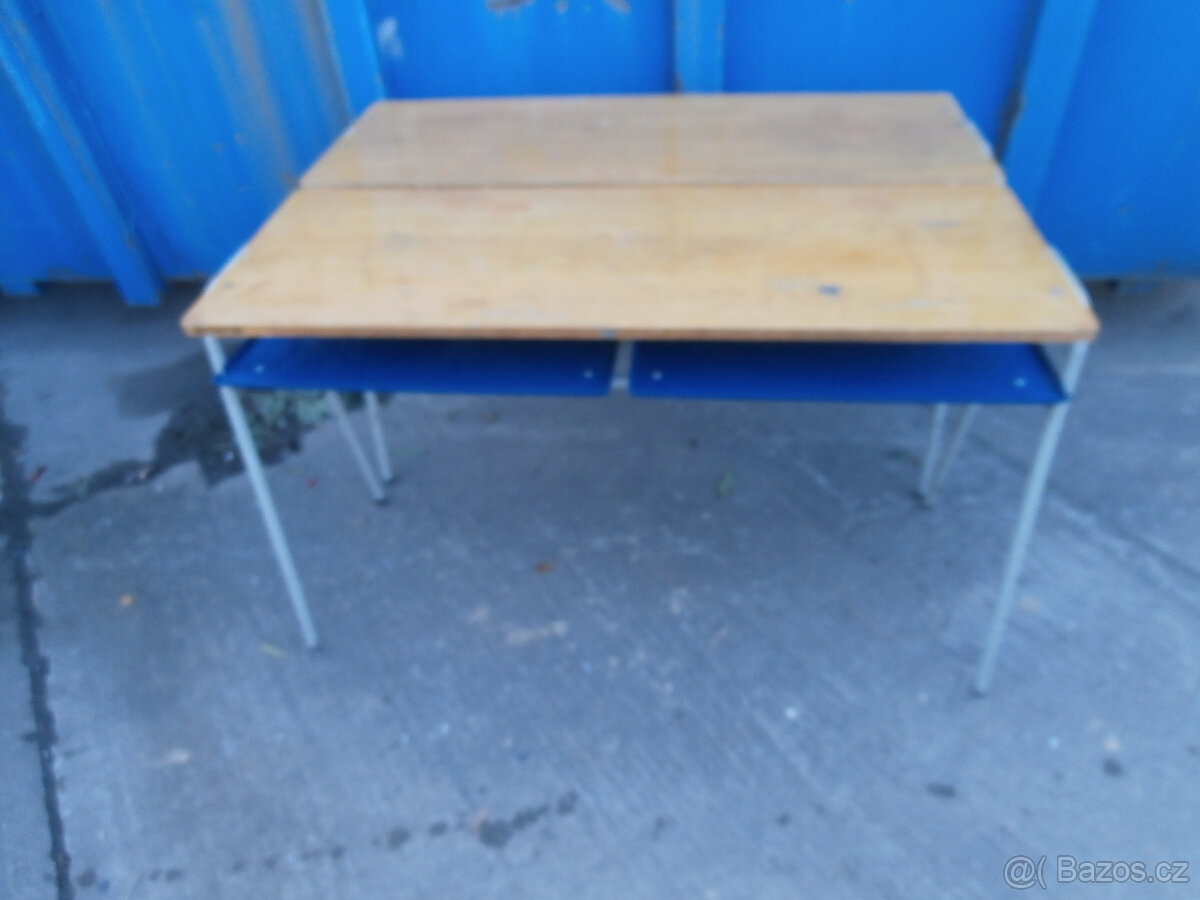 Stůl pracovní lehký montážni ponk školní lavice za 300 kč - 4