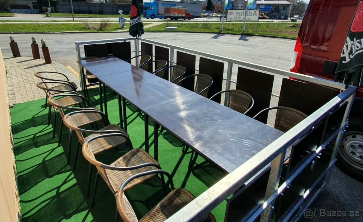 Předzahrádka u restaurace - 4