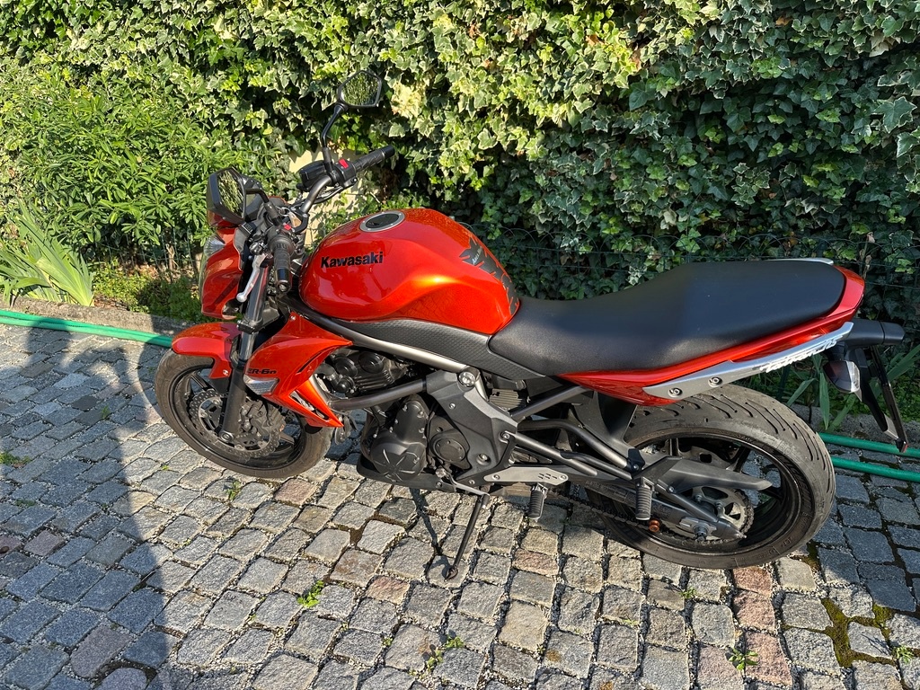 Kawasaki ER6n - 4
