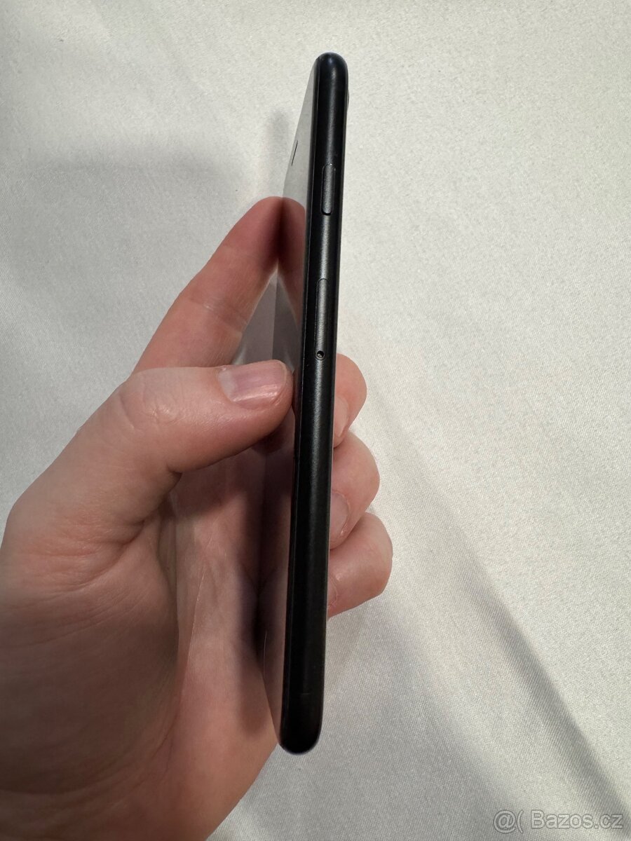 iPhone SE 2022 64GB Černý - 4