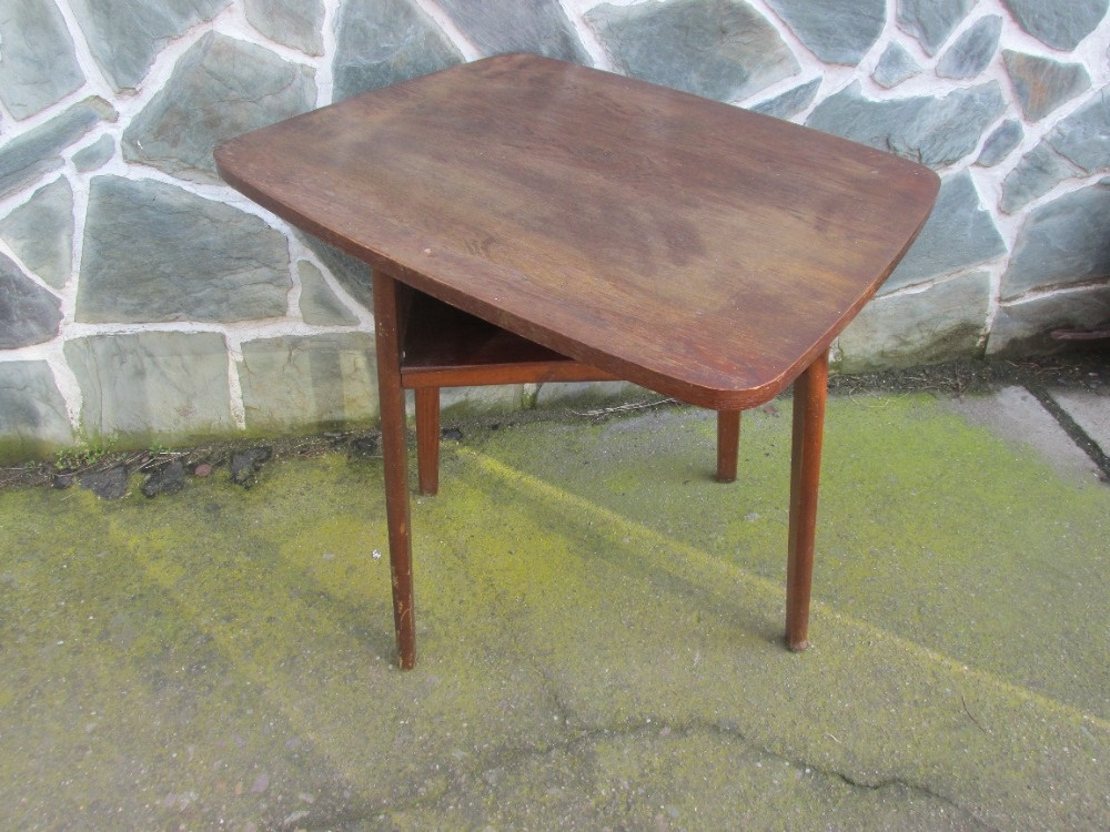 Starší dýhovaný televizní stolek - 4