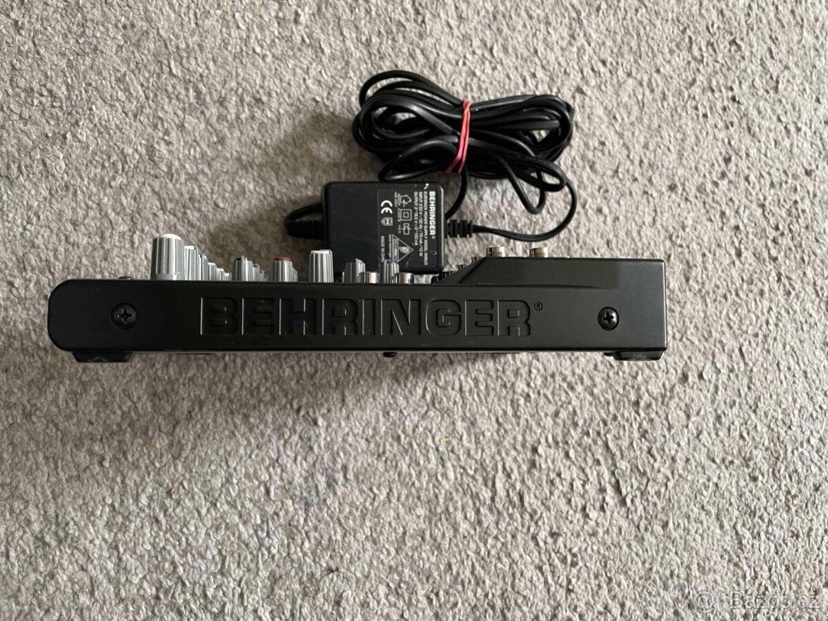 Behringer XENYX Q802USB - 4