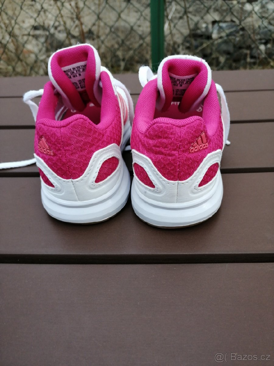 Dívčí boty/tenisky/sálovky Adidas jako nové vel. 28
- 4