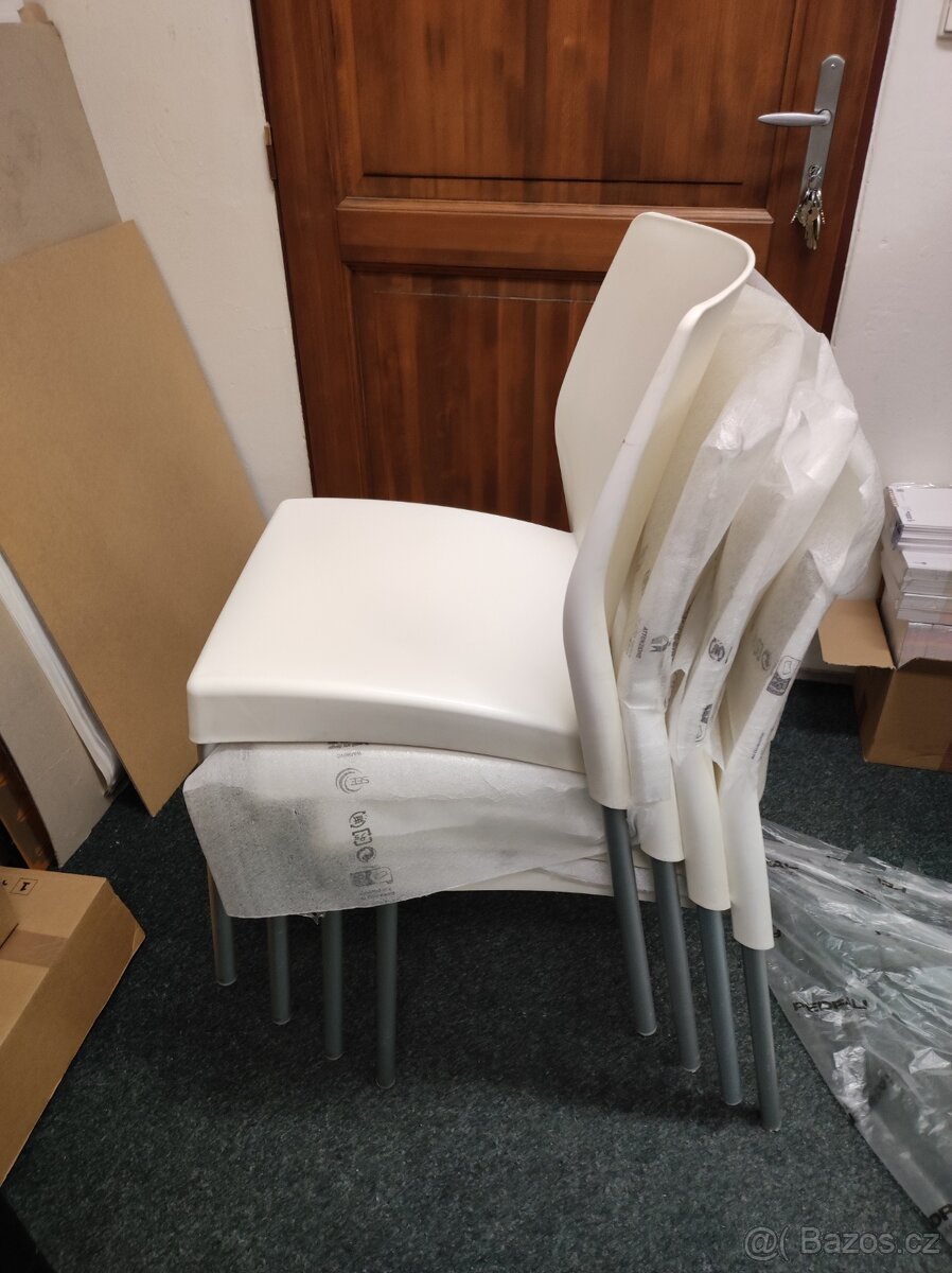 Prodám set 4 kvalitních italských židlí - Cena za sadu 4 ks - 4