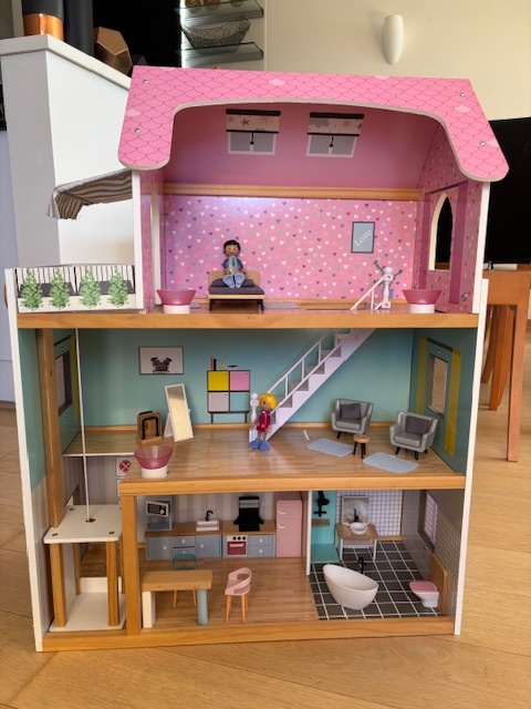 Dřevěný domeček na hraní - 4