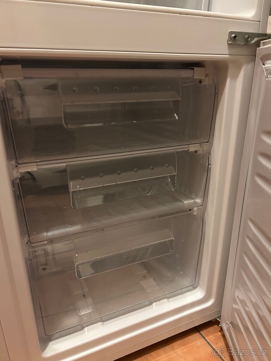 Lednička Candy a mrazákem - 4