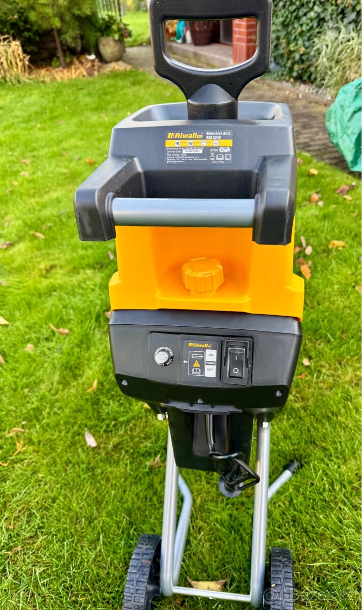Prodám drtič větví Riwall PRO RES 2545 - 4