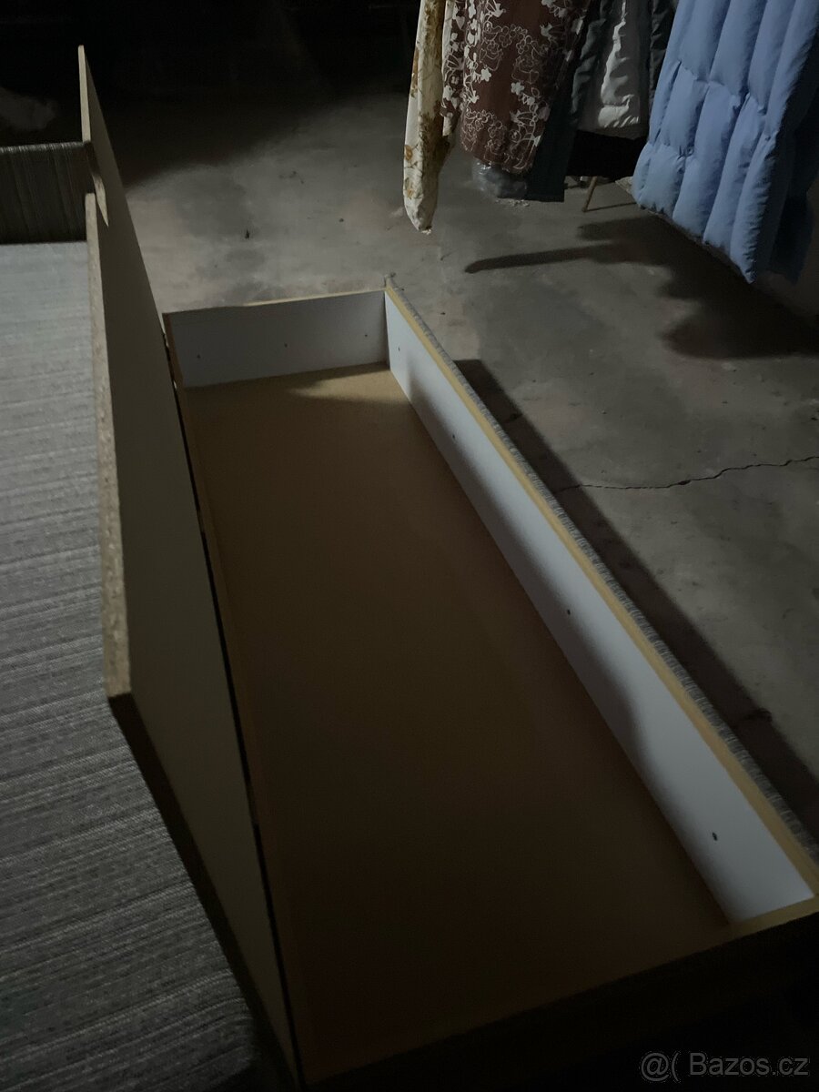 Pohovka rozkládací s úložným prostorem - 4