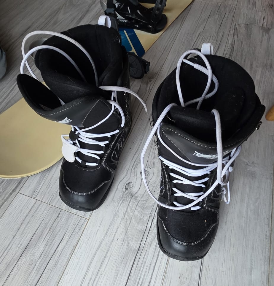 Snowboard + vybavení - 4