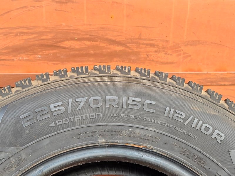 Zimní Nokian 225/70/15C - 4