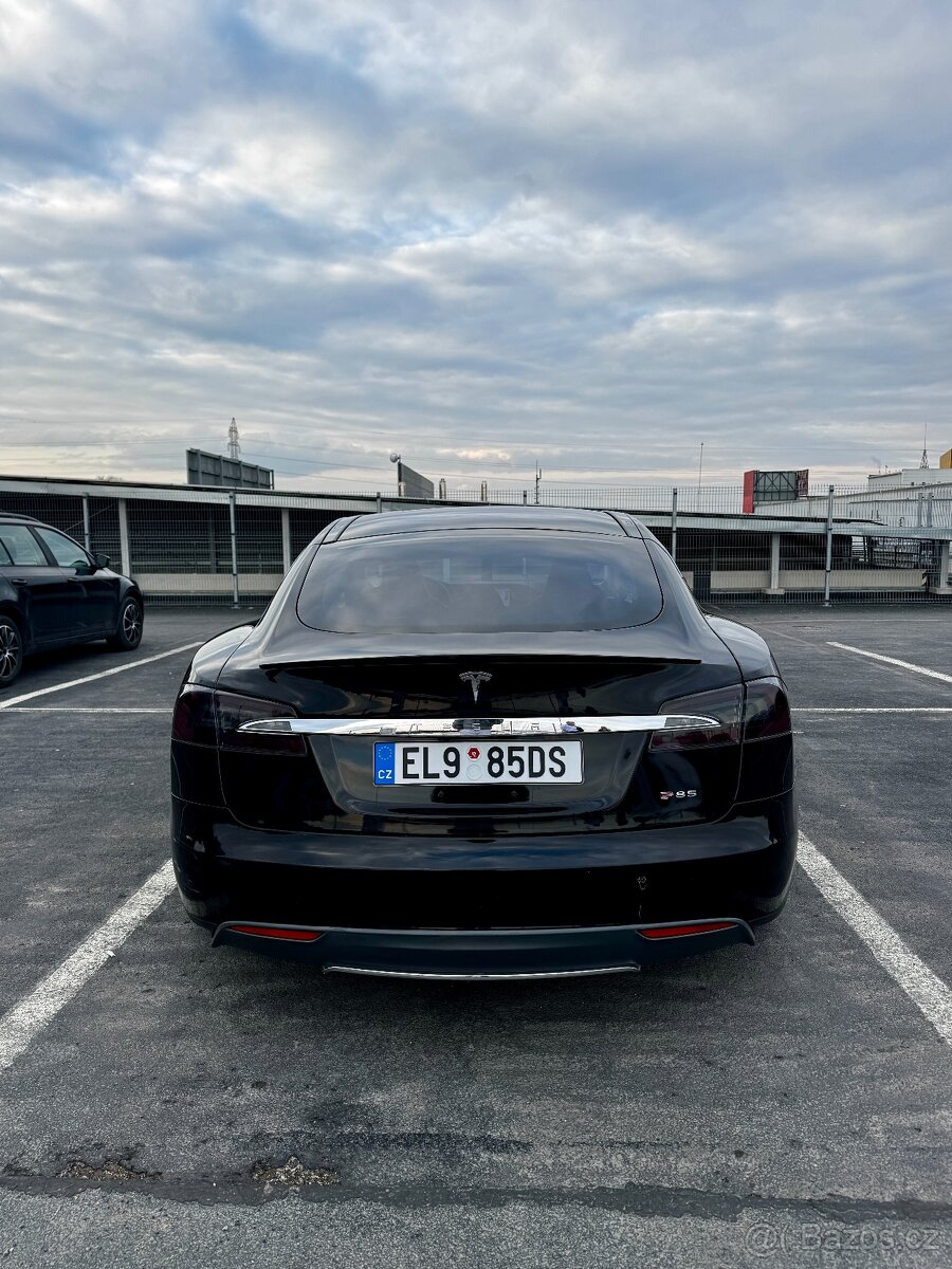 Tesla model S / nabíjení zdarma / nový motor - 4
