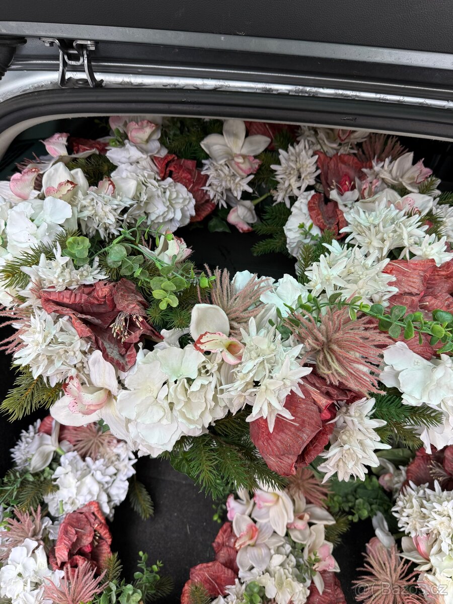 Set umělých smutečních věnců - 4